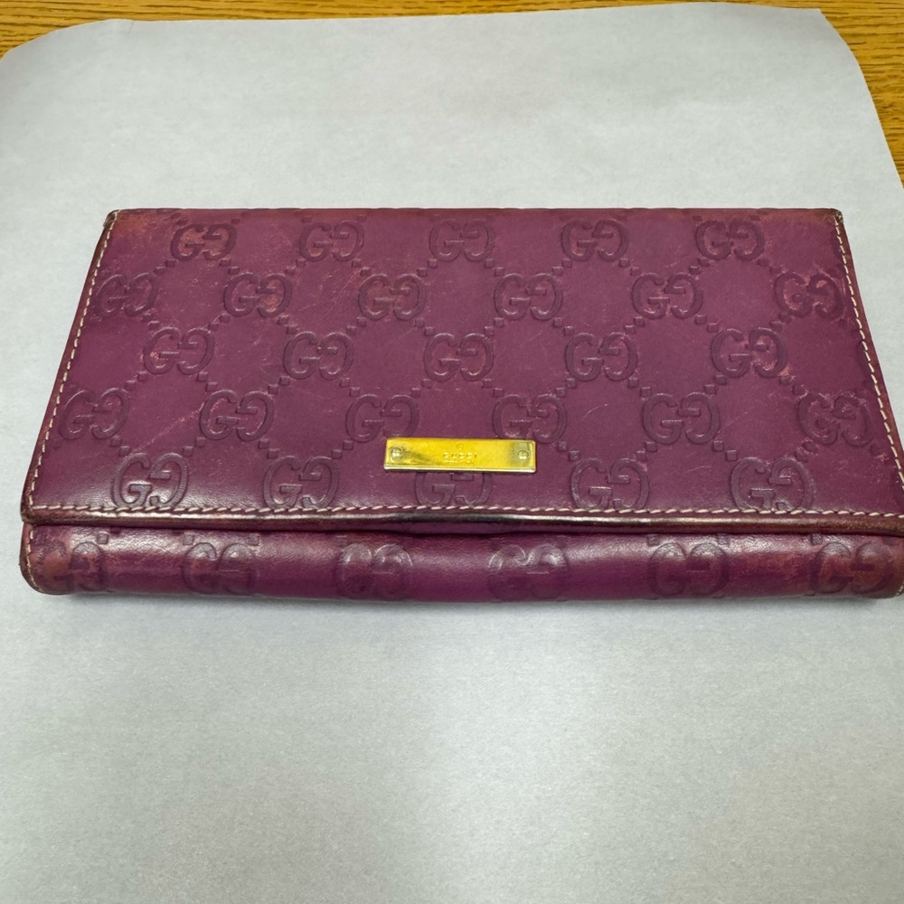 Gucci Plum Embossed Clutch Wallet with Gold Accent can add chain